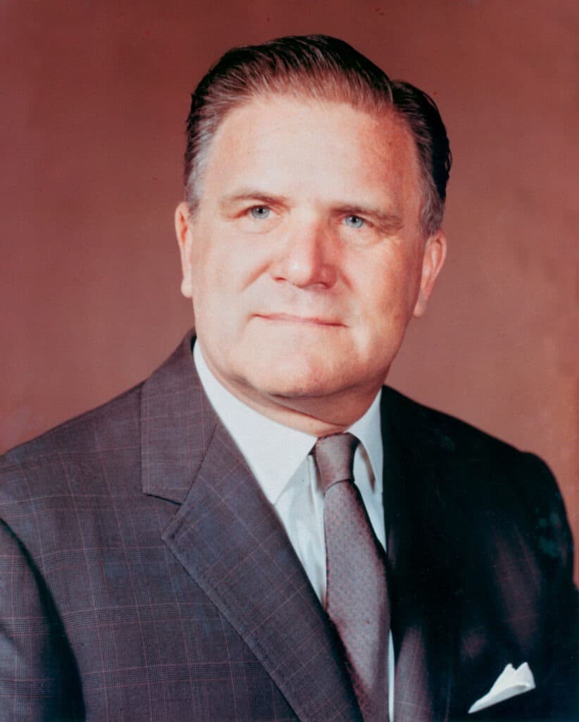 جيمس إدوين ويب (1906-1992) مدير وكالة ناسا لفترة الممتدة من 1961 إلى 1968.