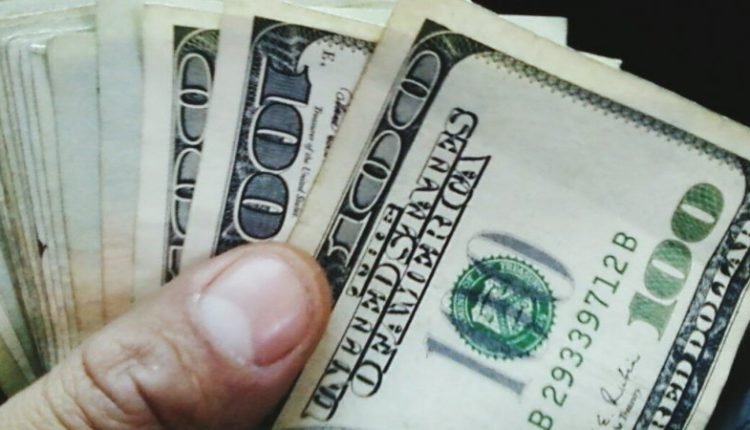 السعادة وعلاقتها ب المال