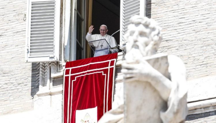 الفيفا بابا الفاتيكان