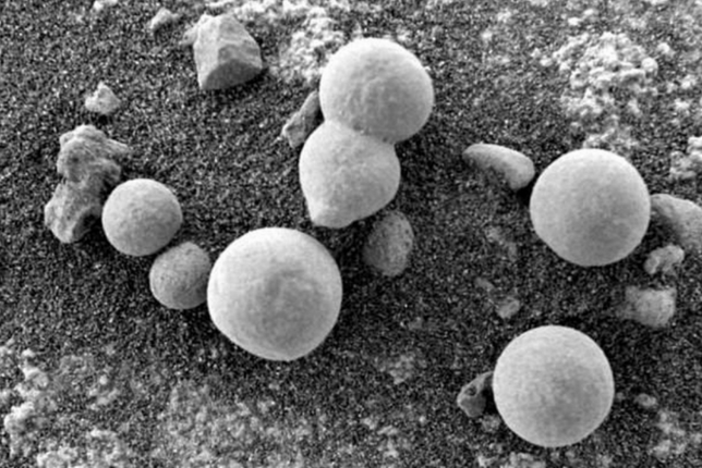 الحياة على المريخ الكوكب الأحمر